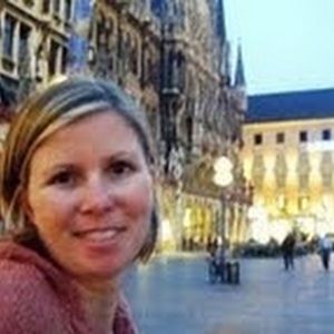 Meet your Posher, Lara